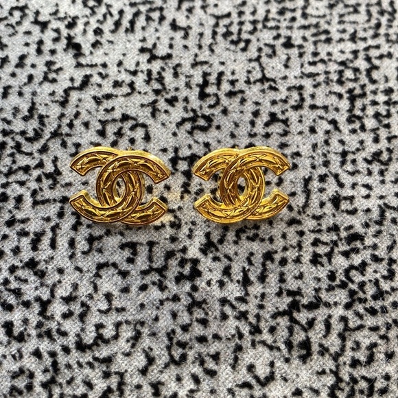 Beautiful earrings! Only 2 in stock ! 🔥🔥 - Picture 5 of 5